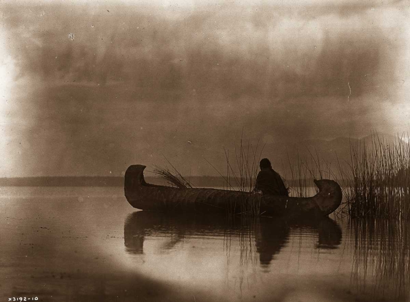 1904-1924: The life of North American Indians in photographs by Edward Curtis