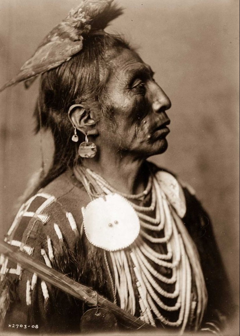 1904-1924: The life of North American Indians in photographs by Edward Curtis