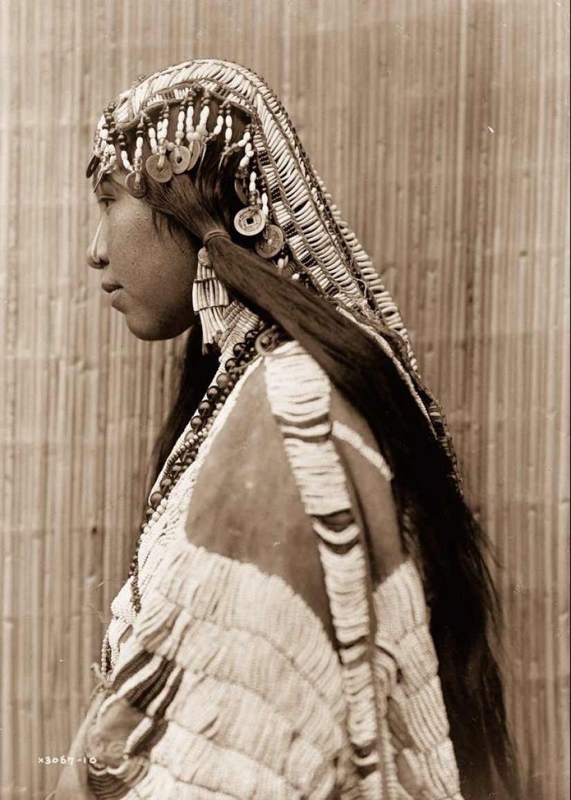 1904-1924: The life of North American Indians in photographs by Edward Curtis