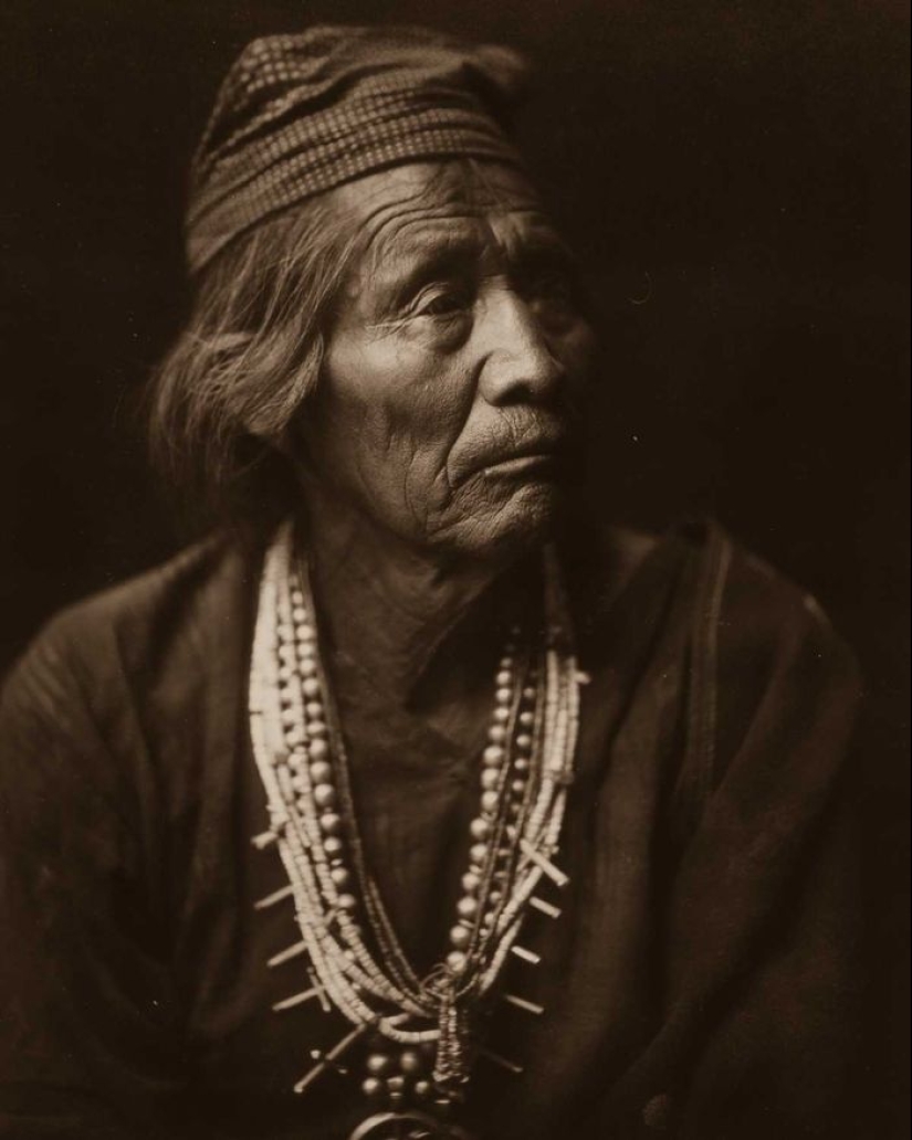 1904-1924: The life of North American Indians in photographs by Edward Curtis