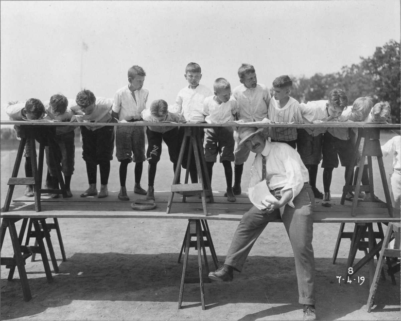 1915-1987: speed eating contests