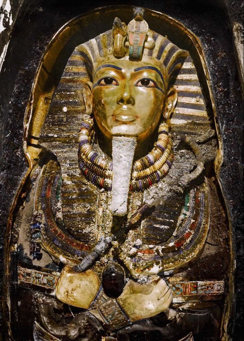 1922 — opening of Tutankhamun 's tomb