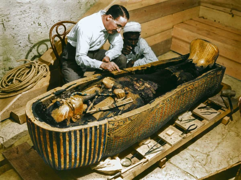 1922 — opening of Tutankhamun 's tomb