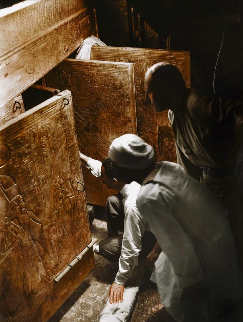 1922 — opening of Tutankhamun 's tomb