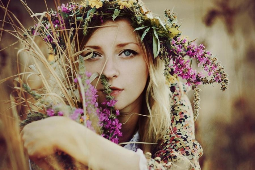 20 adorable girls with flower wreaths