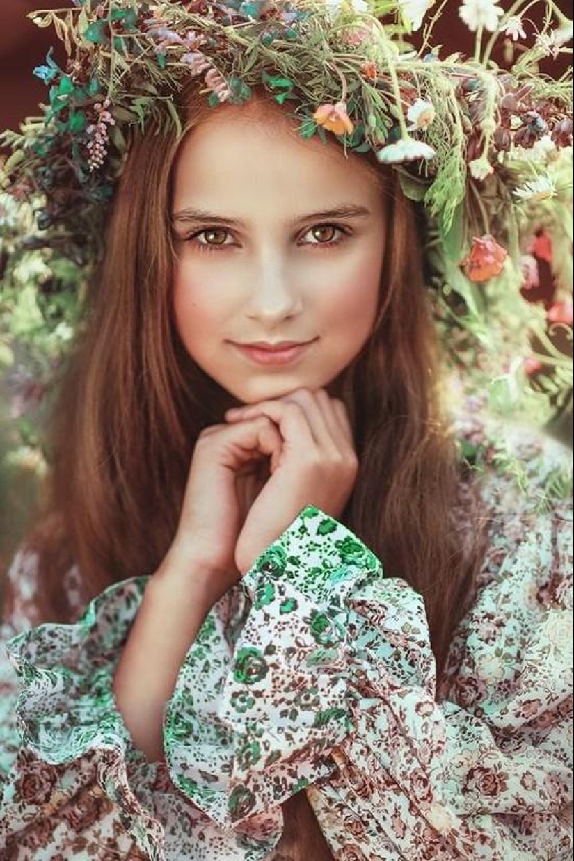 20 adorable girls with flower wreaths