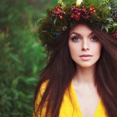 20 adorable girls with flower wreaths