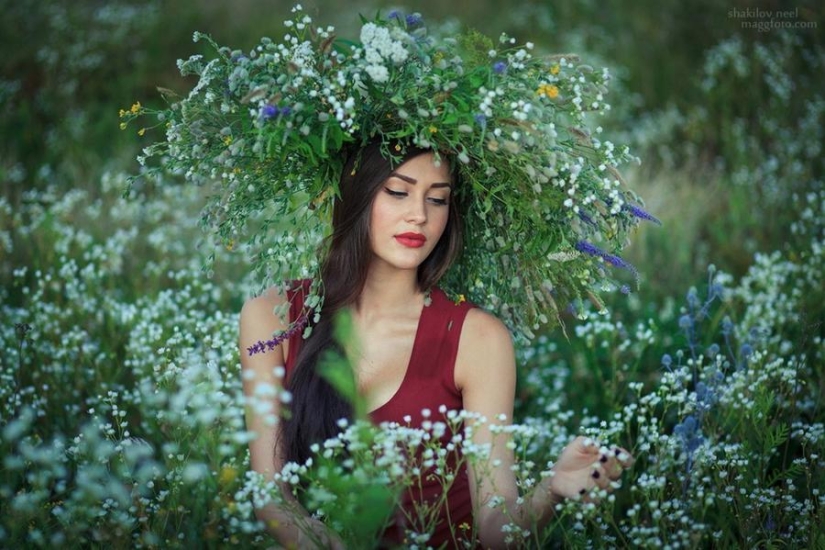 20 adorable girls with flower wreaths