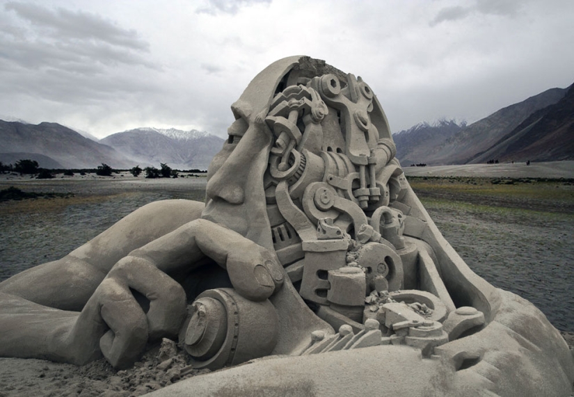 20 amazing sand sculptures