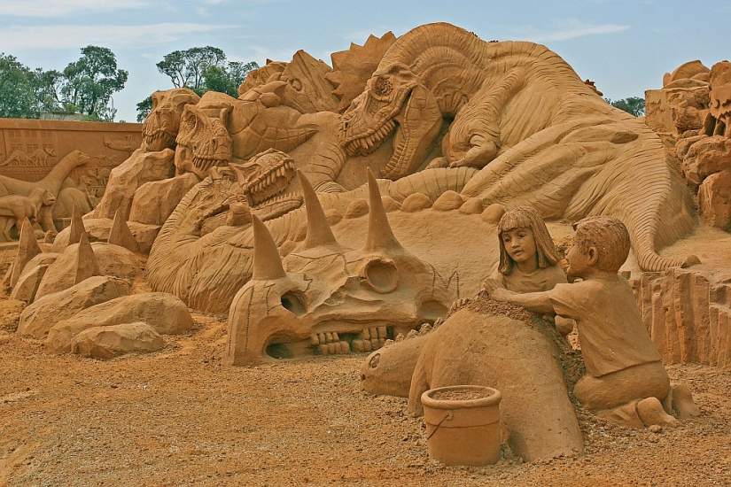 20 amazing sand sculptures