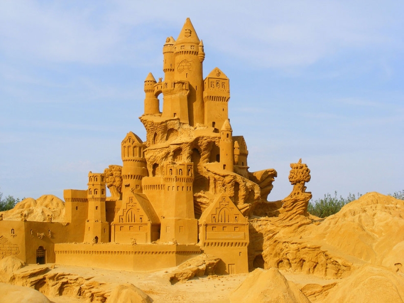 20 amazing sand sculptures