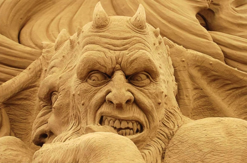 20 amazing sand sculptures