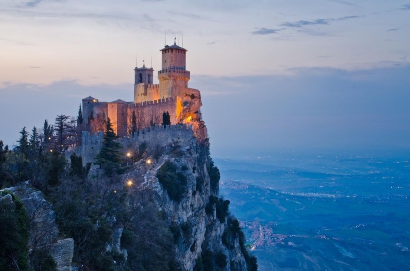 20 coolest castles in which you want to stay to live