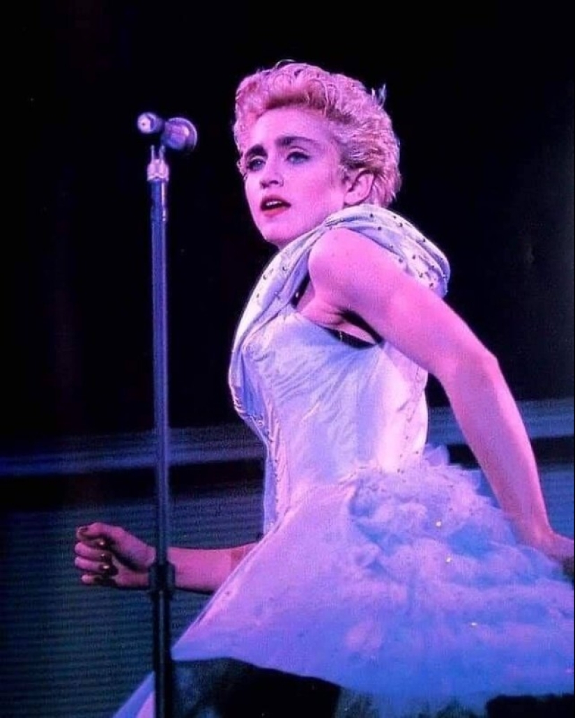 20 impresionantes imágenes escénicas de Madonna de los años 80