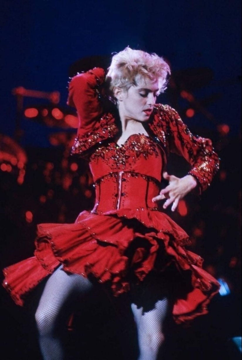 20 impresionantes imágenes escénicas de Madonna de los años 80