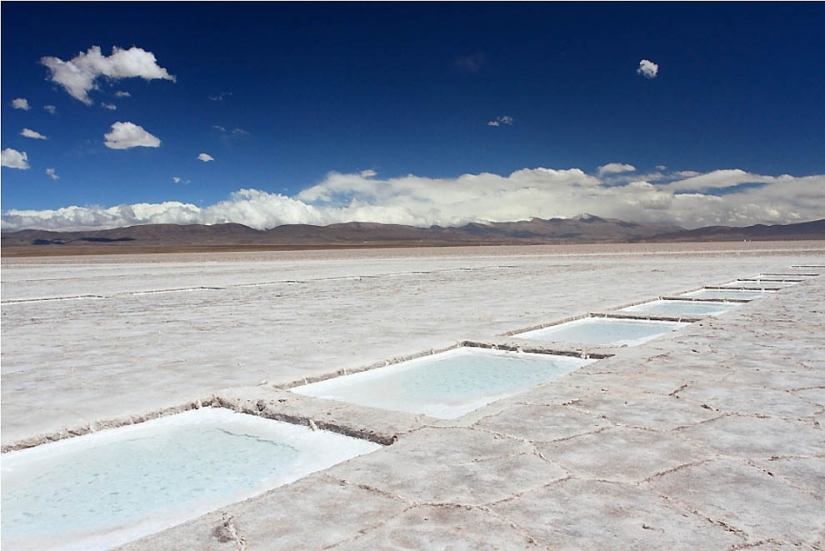 20 photos from Salinas Grandes, the snow-white desert of Argentina