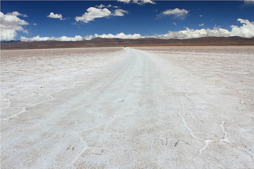 20 photos from Salinas Grandes, the snow-white desert of Argentina