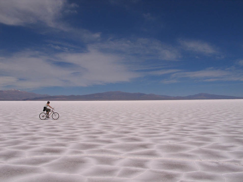 20 photos from Salinas Grandes, the snow-white desert of Argentina