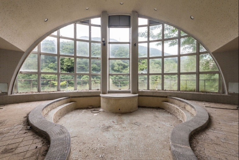 20 photos of incredibly beautiful abandoned places in Japan