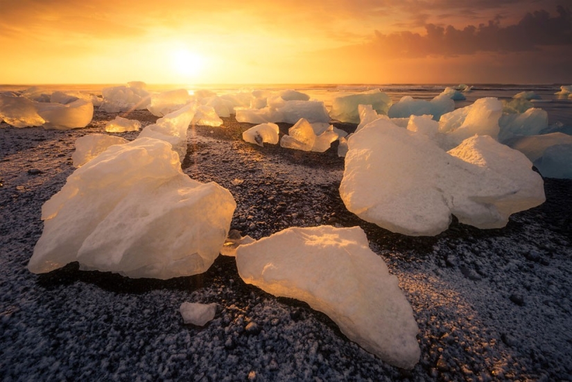 20 picturesque places of different countries in the rays of the rising sun