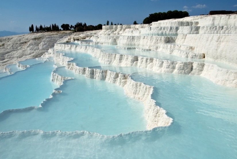 20 places on the planet where nature has spared no colors