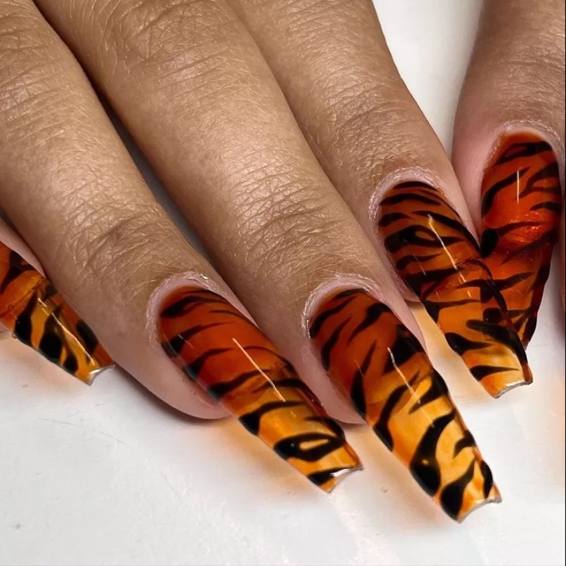 21 ideas de uñas de ataúd coloridas para tu próxima manicura maximalista