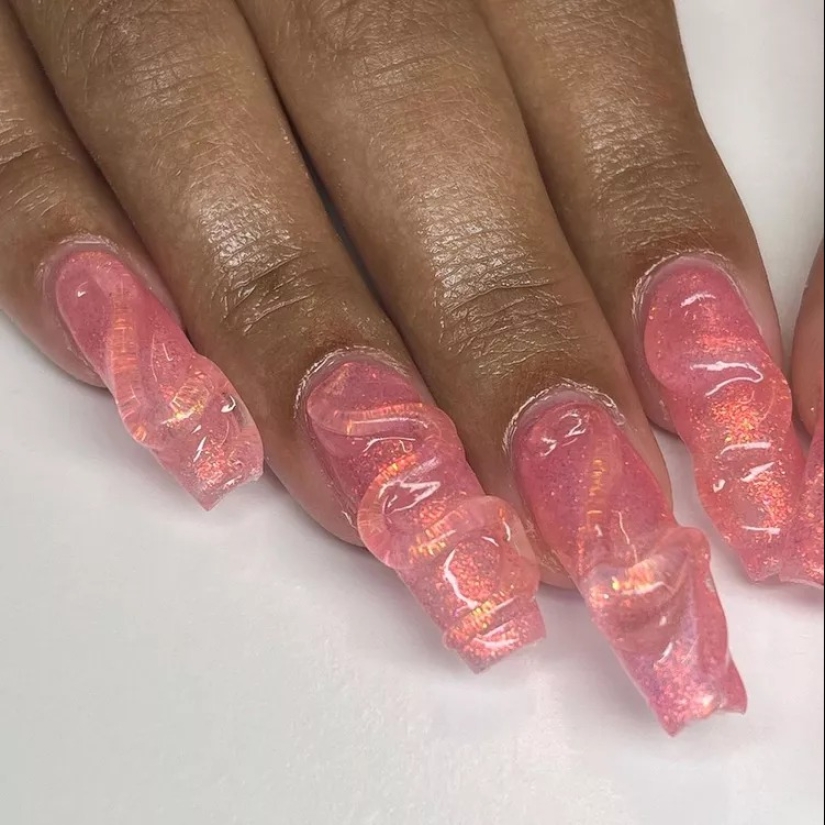 21 ideas de uñas de ataúd coloridas para tu próxima manicura maximalista