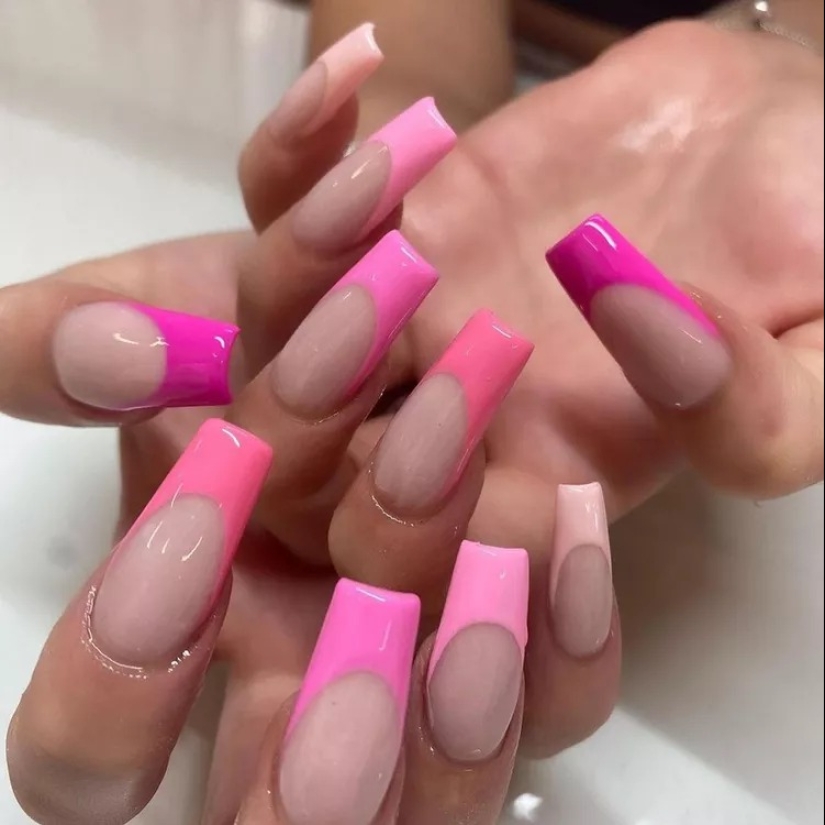 21 ideas de uñas de ataúd coloridas para tu próxima manicura maximalista