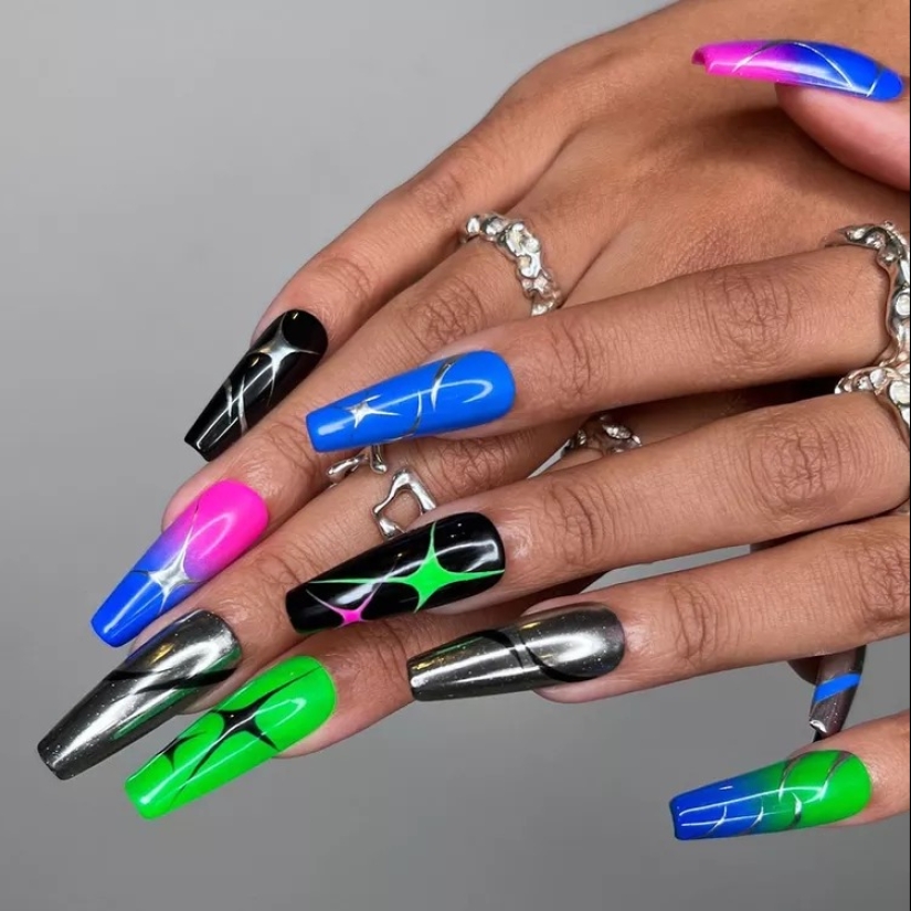 21 ideas de uñas de ataúd coloridas para tu próxima manicura maximalista