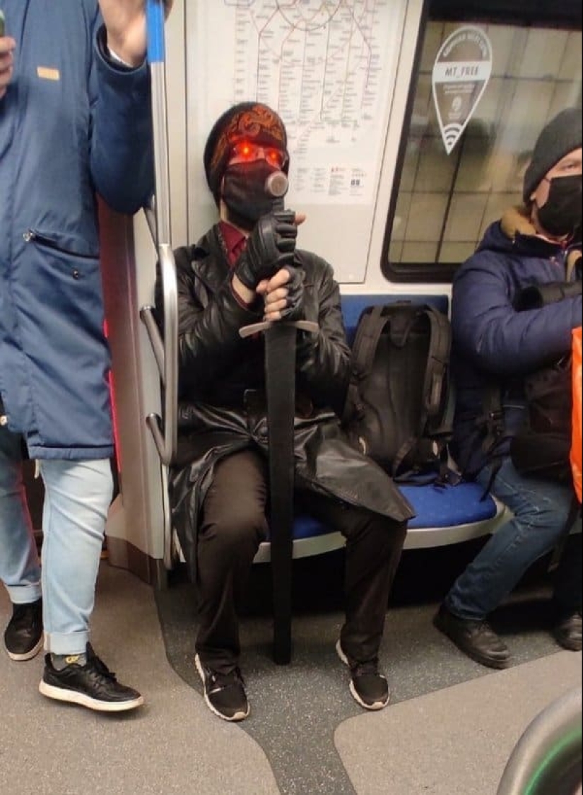 22 de los personajes más coloridos que lograron reunirse en el metro