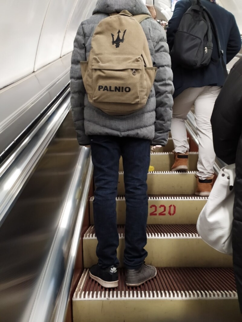 22 elegantes pasajeros del metro de San Petersburgo