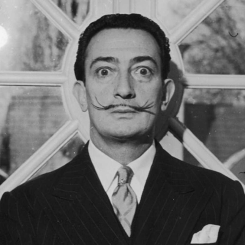 22 famous men we've never seen without a mustache