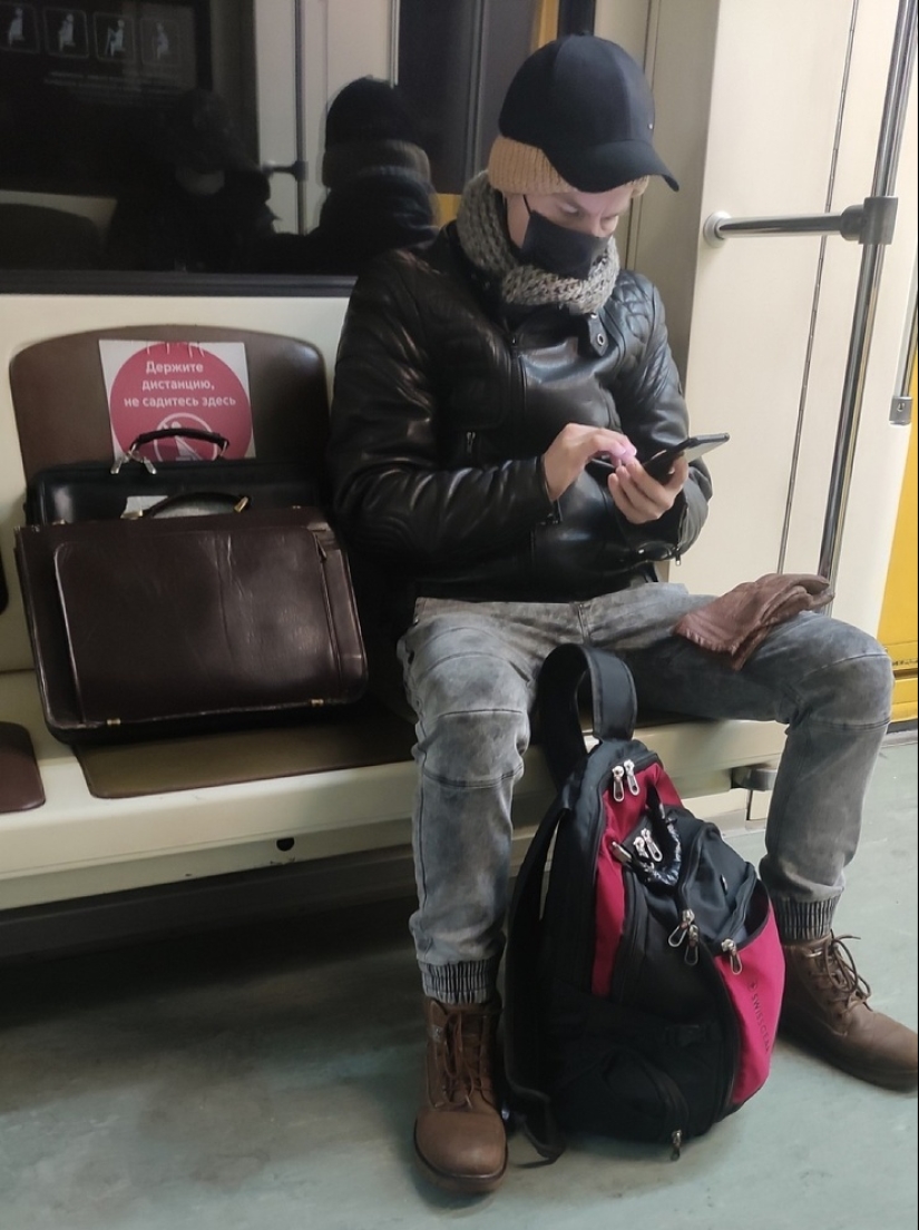 22 fashionistas from the domestic metro, whose indifference can only be envied