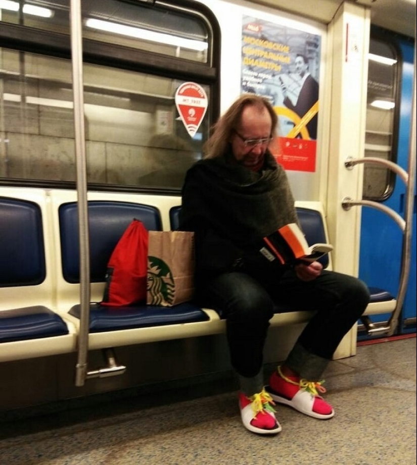 22 fashionistas from the domestic metro, whose indifference can only be envied