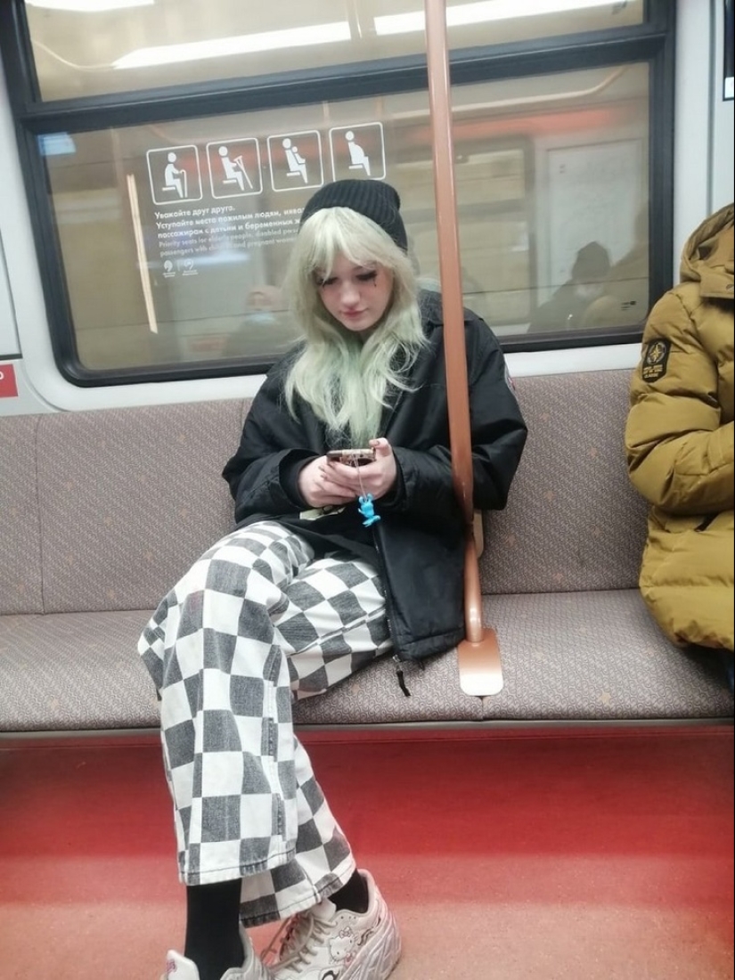 22 fashionistas from the domestic metro, whose indifference can only be envied