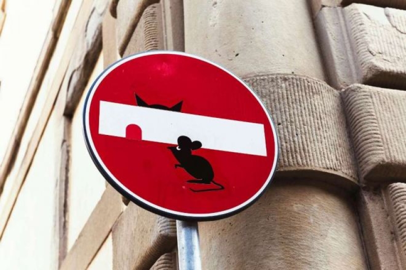 22 funny and strange road signs that will cheer you up