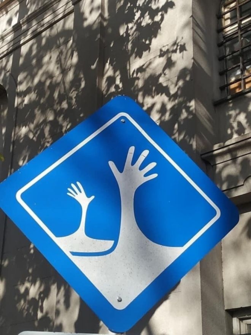 22 funny and strange road signs that will cheer you up