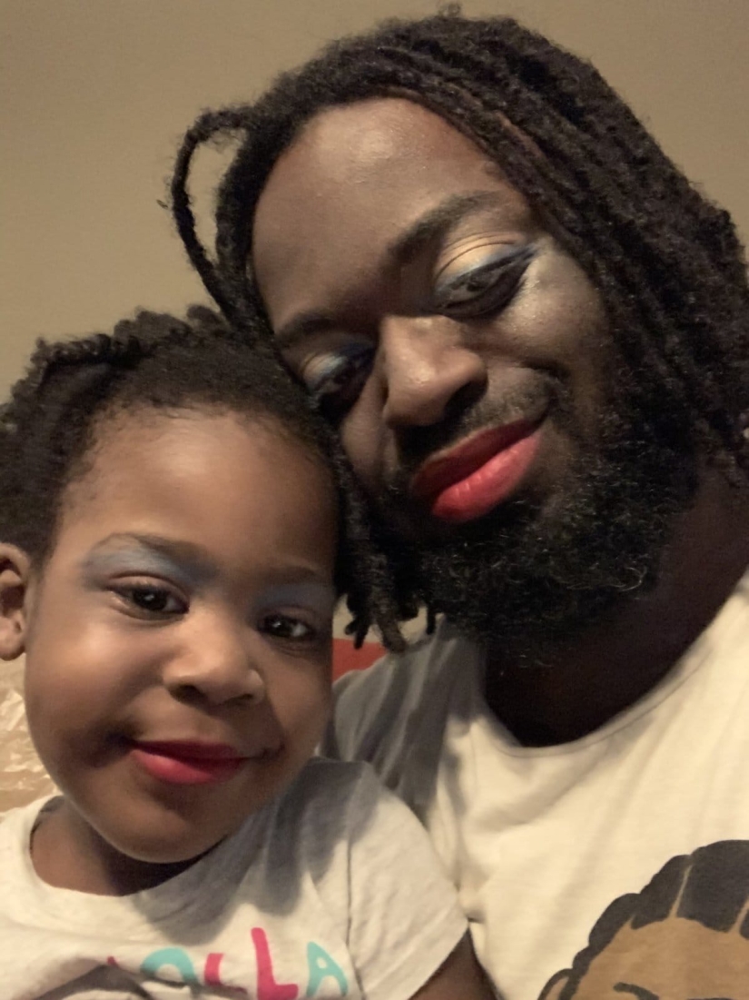 22 funny photos of handsome fathers who have makeup artist daughters growing up