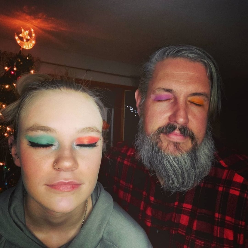 22 funny photos of handsome fathers who have makeup artist daughters growing up