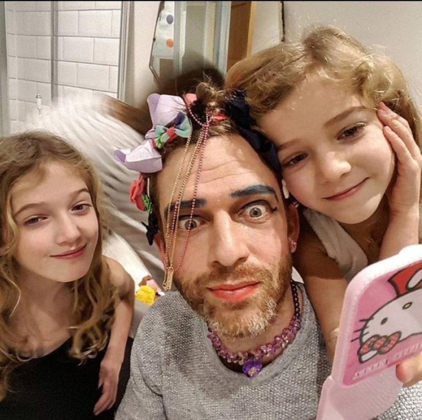 22 funny photos of handsome fathers who have makeup artist daughters growing up