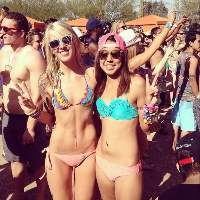 22 hot photos of girls at music festivals