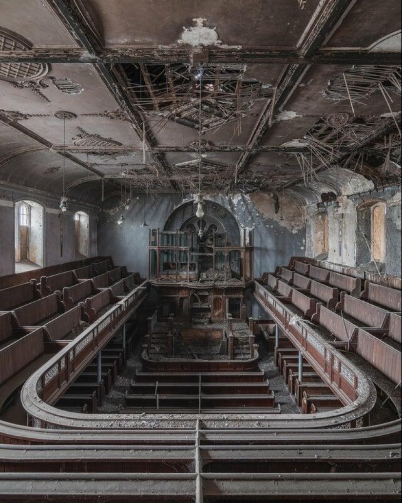 22 mesmerizing photos of abandoned places and buildings