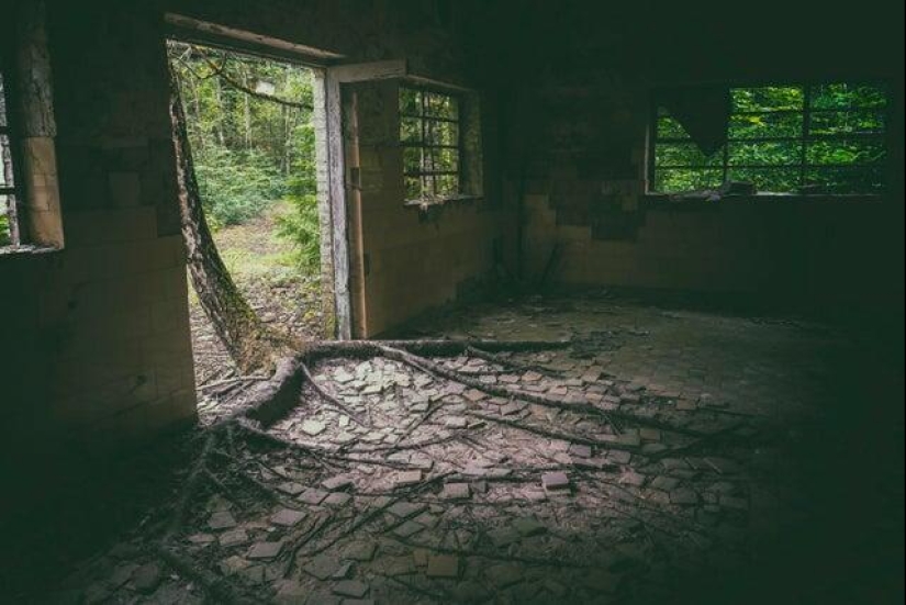 22 mesmerizing photos of abandoned places and buildings