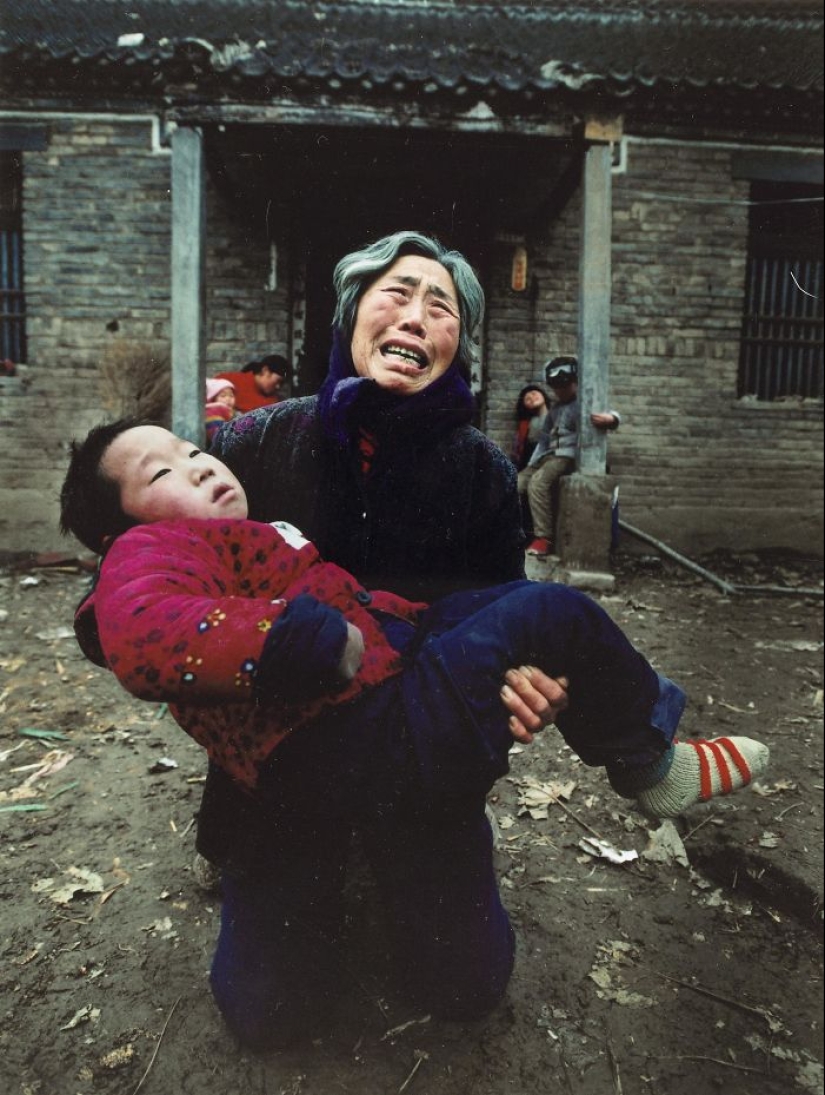 22 photographs of Chinese photographer Li Guang, who disappeared because of his beliefs