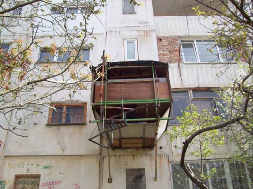 22 photos of balconies and loggias that cause admiration, laughter and a lot of questions