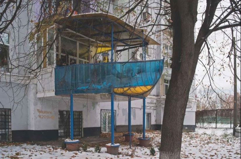 22 photos of balconies and loggias that cause admiration, laughter and a lot of questions