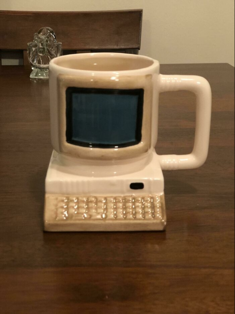 22 photos of unusual mugs shared by users on the Internet