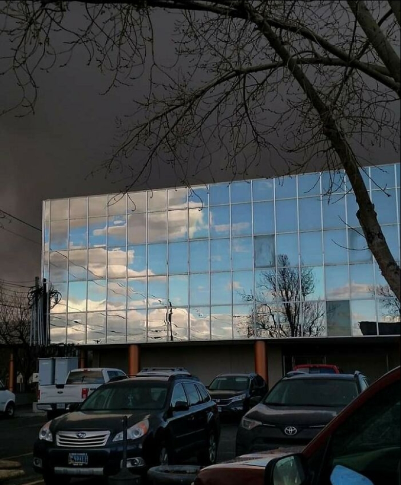 22 photos with reflections that raise a lot of questions