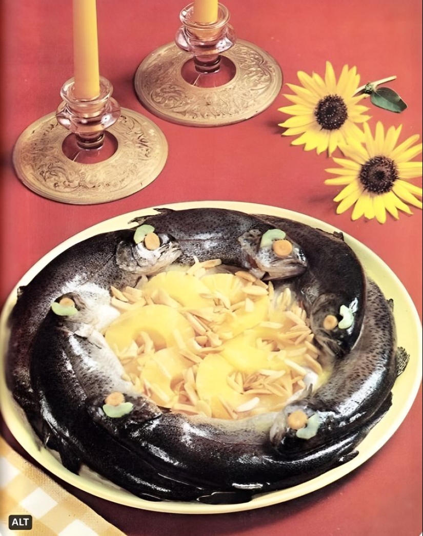 22 platos rebeldes del pasado: fotografías extrañas de libros de cocina del siglo pasado