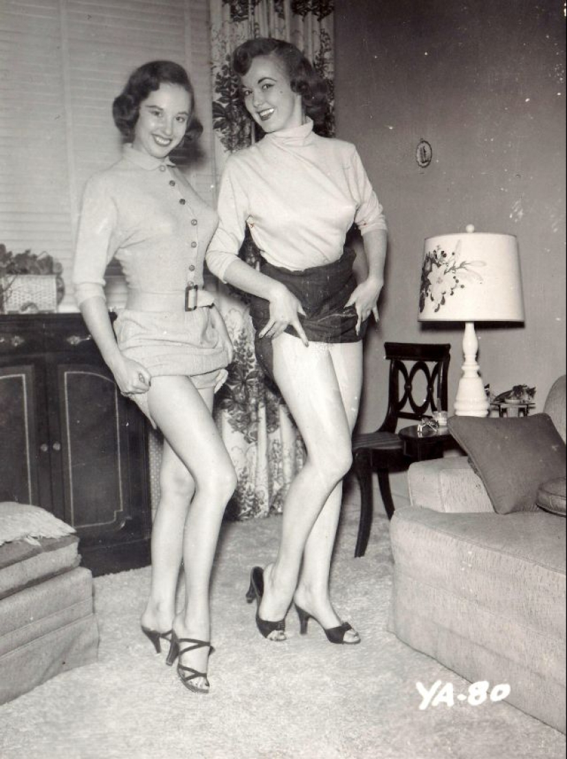 22 racy photos depicting naughty ladies of the 1950s